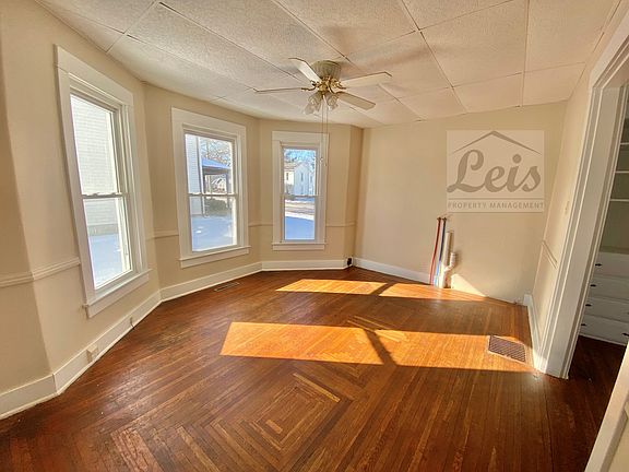 5th image of 611 E Main St