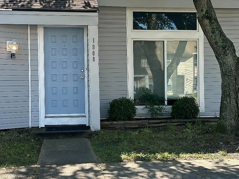 1908 Millpoint Ln — Photo 1