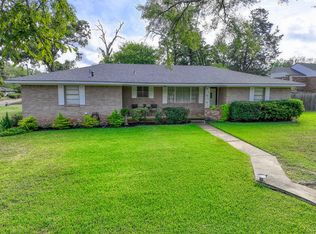102 Aleta Dr, Palestine, TX 75801