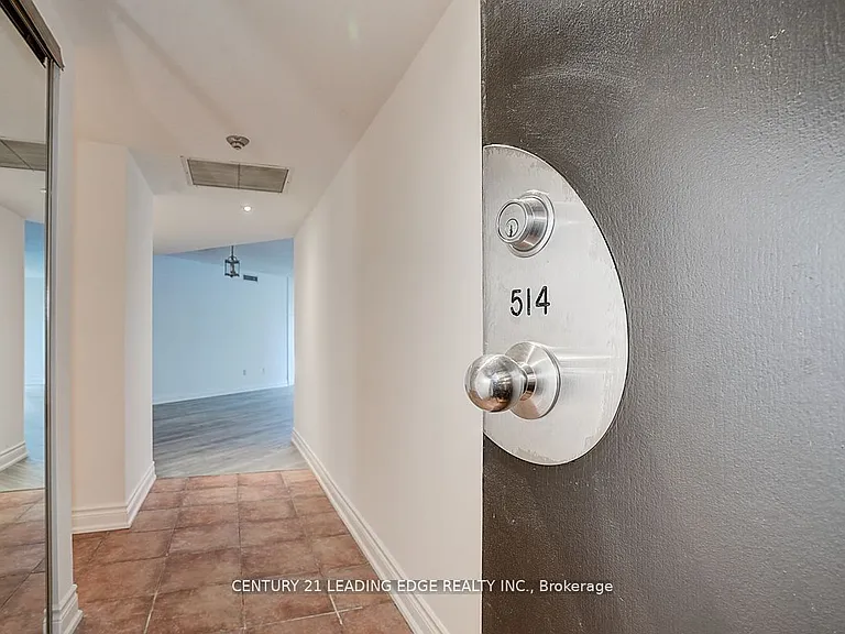 1001 Bay St #514 — Photo 5