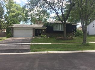 8031 Eastwood Ln, Woodridge, IL 60517