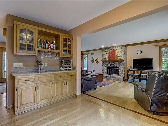 3rd image of 2234 W Glenbrook Ln