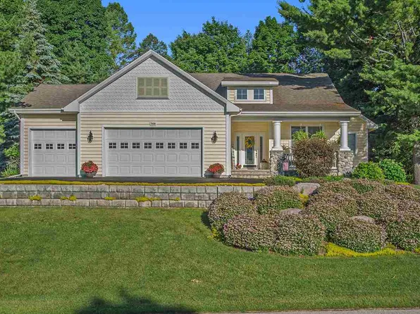 7698 Evergreen Ridge Dr, Harbor Springs, MI 49740