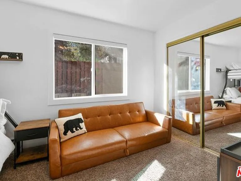 993 Cameron Dr — Photo 13
