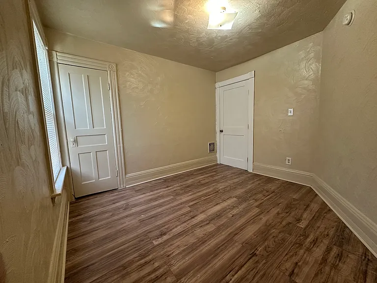521 Jefferson Ave #3 — Photo 4