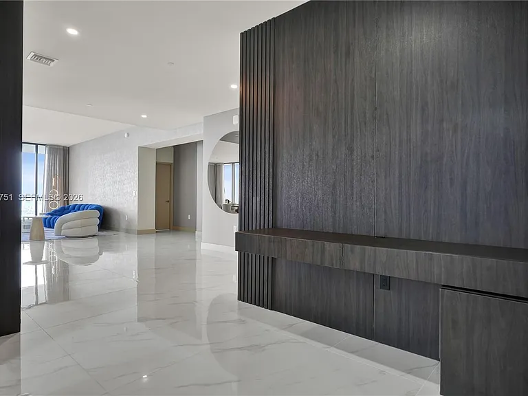 700 NE 24th St #Penthouse 5801 — Photo 15