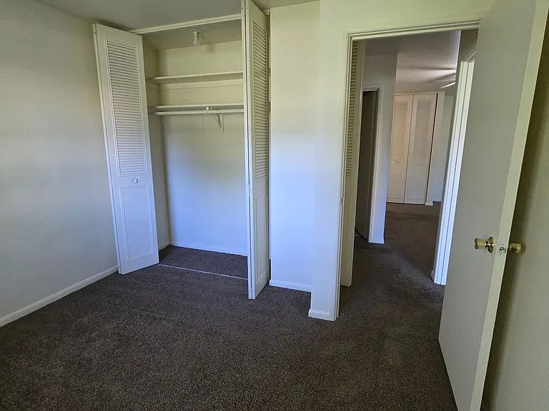 Mulford Park Apartments — Photo 39