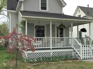 933 Lincoln St, Traverse City, MI 49686