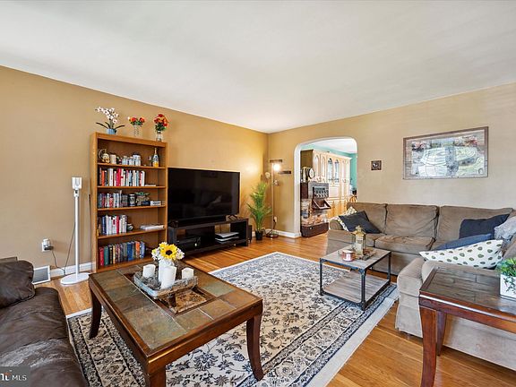 5th image of 2330 Highland Ave