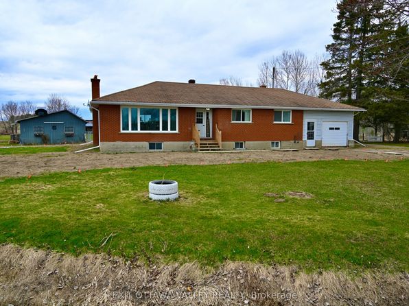 2047 Lapasse Rd, Whitewater Region, ON K0J 1C0