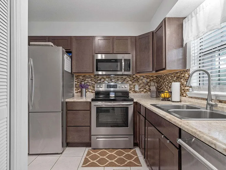 216 Cloverdale Blvd #C — Photo 3