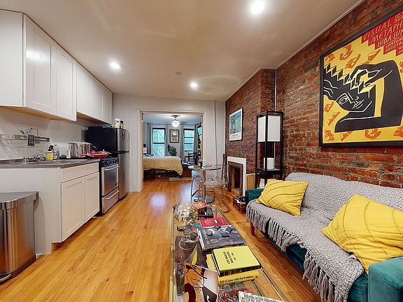 3rd image of 176 Suffolk St APT 3B