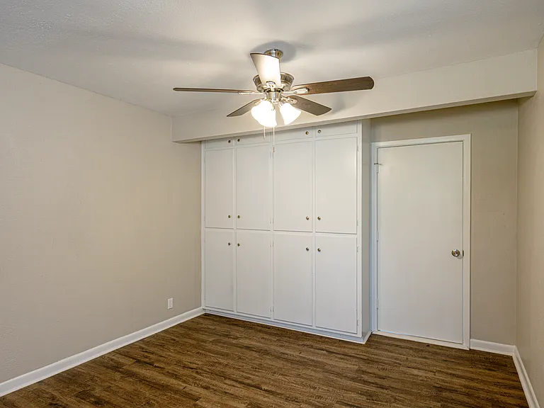 105 Dupont Cir — Photo 17