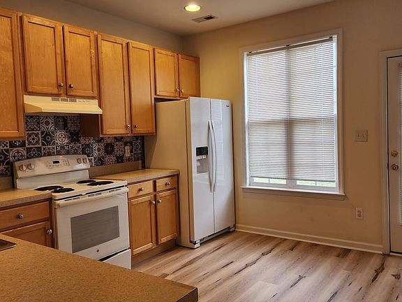 5th image of 124 Sandridge Ct