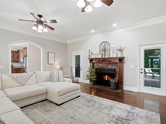 5th image of 310 Gaines Rd SE