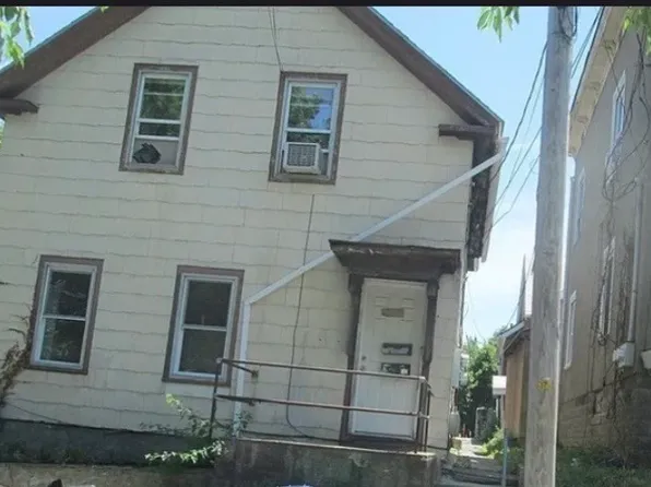3 Lynn St, Fitchburg, MA 01420