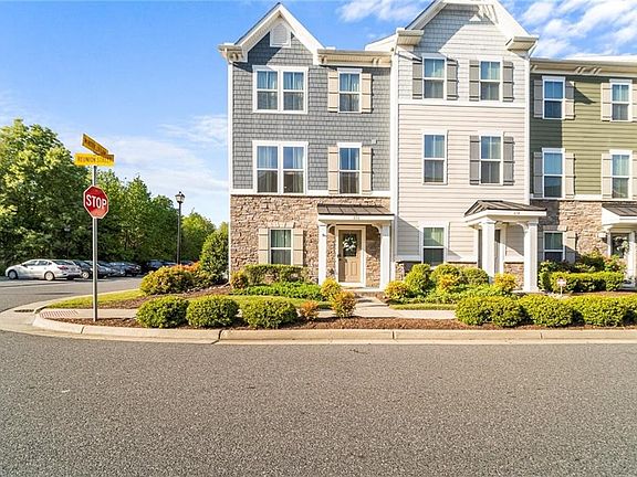2nd image of 616 Reunion St #D