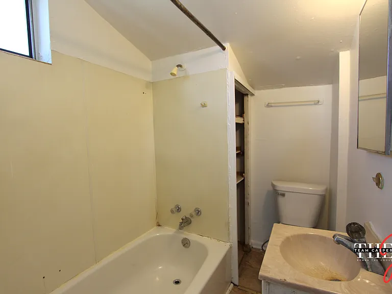 1013 E B St #1 — Photo 3