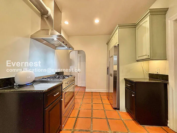 132 N Crescent Heights Blvd — Photo 6