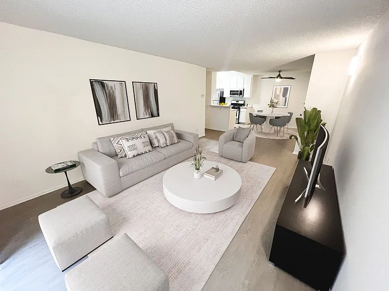 11018 Moorpark Apartments — Photo 55