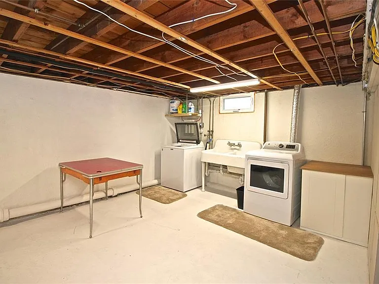 139 Coggeshall Ave — Photo 39