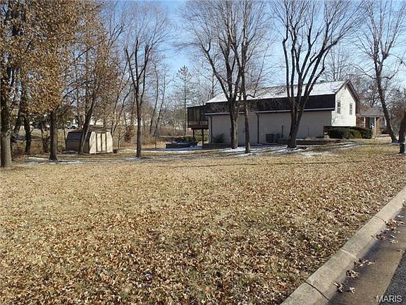 2nd image of 228 Circle Dr