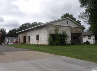 800 W Webster St, Benton, IL 62812