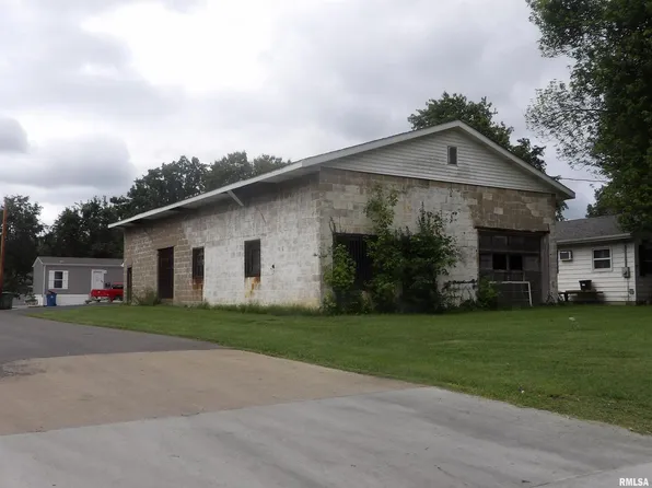 800 W Webster St, Benton, IL 62812