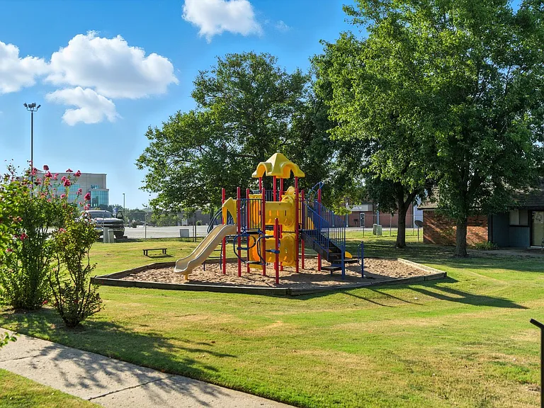 Brookwood on 86th - Move-In Today and Receive a $500 Visa Gift Card! — Photo 45