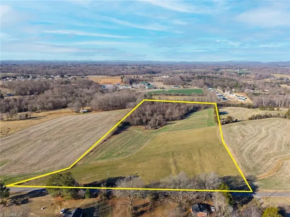 1 Dobbins Mill Rd, Yadkinville, NC 27055