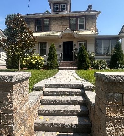 2nd image of 1037 W 5Th St