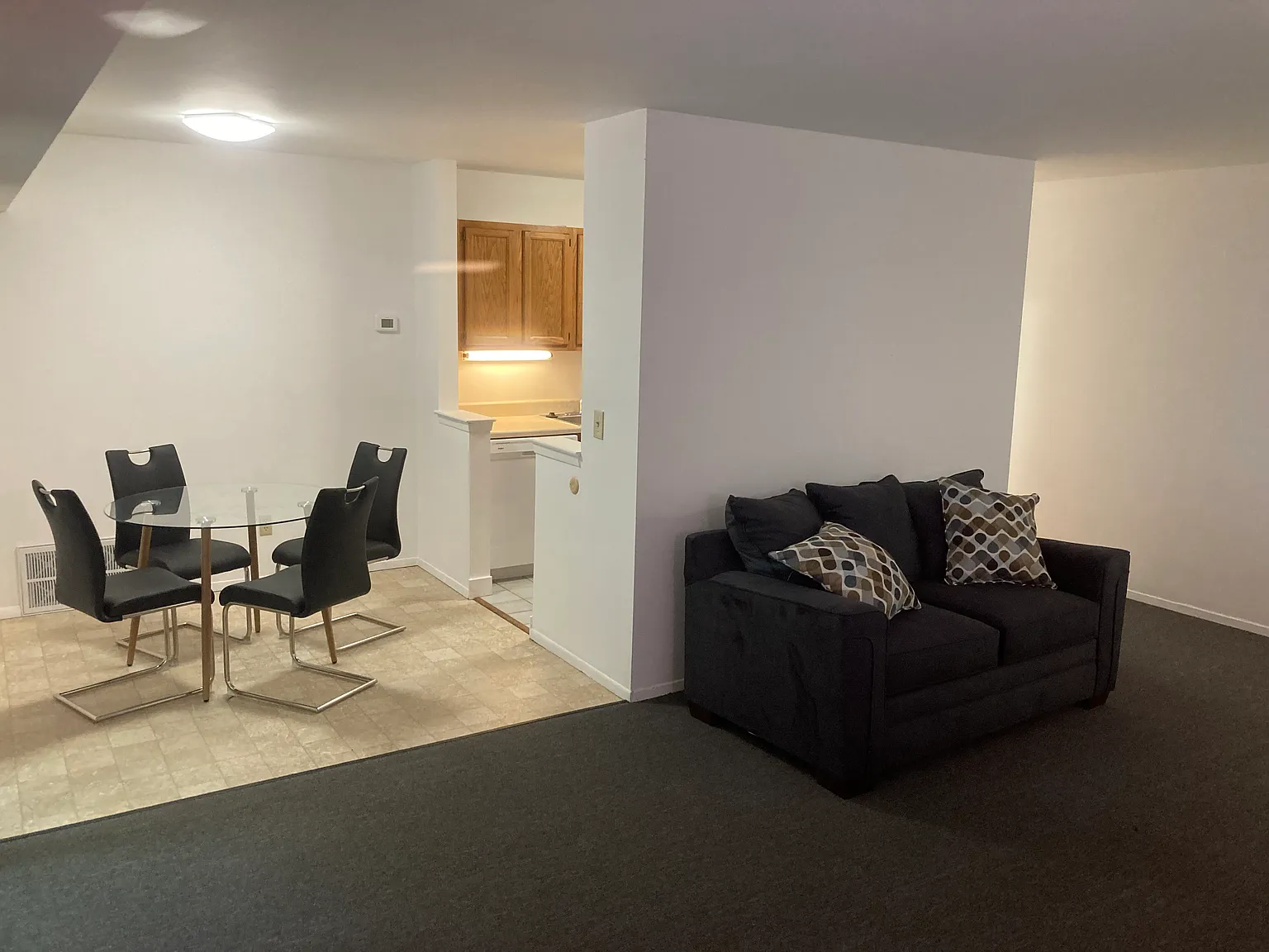 3 bed, 1350 sqft, $2,350 — Photo 4