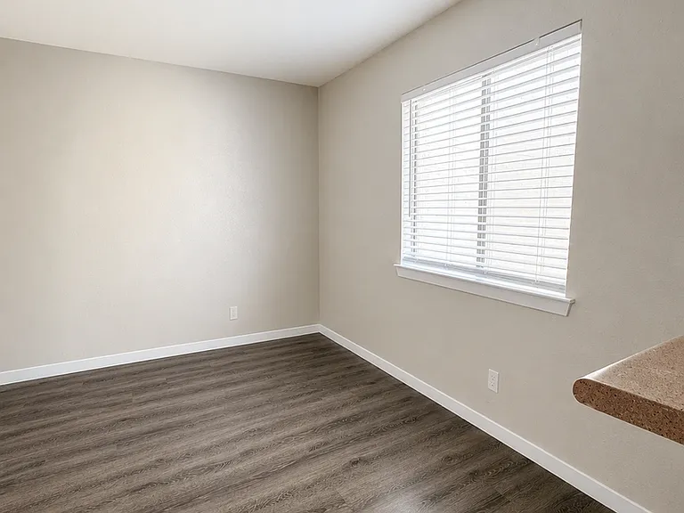 Southland Apartments — Photo 8