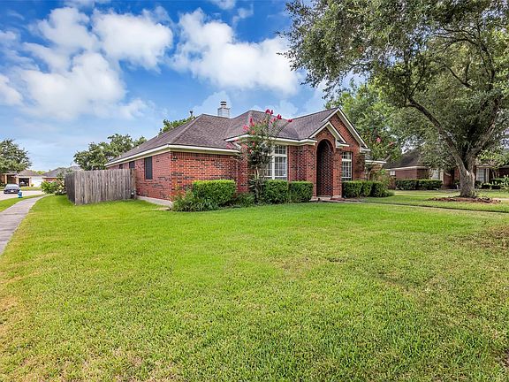 3rd image of 1903 Taylor Creek Dr
