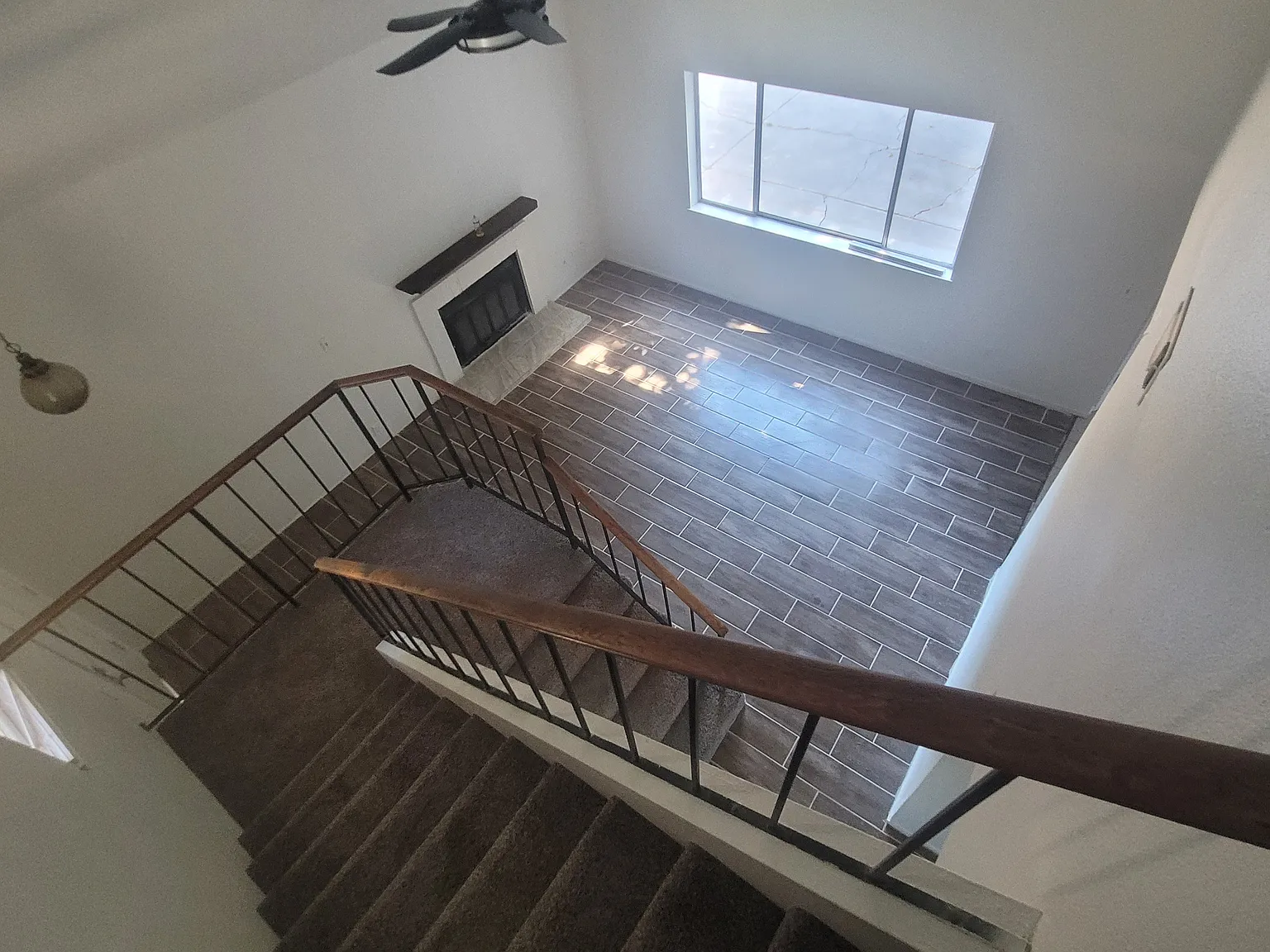 3 bed, 2.5 bath, 1401 sqft, $2,400 — Photo 2