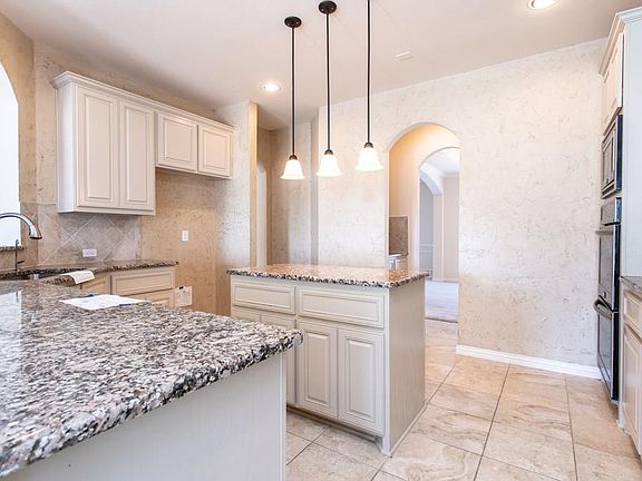 5th image of 812 Rolling Hills Ln