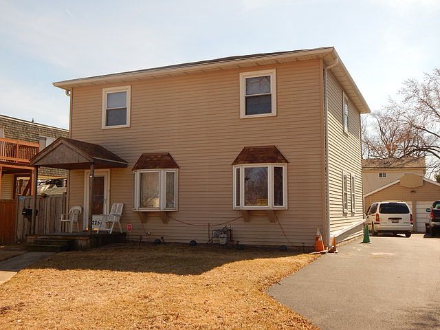 1st image of 225 E Dickens Ave