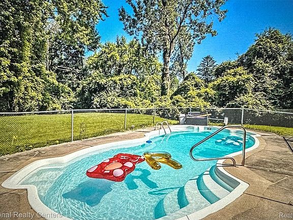 4th image of 2851 Franklin Rd