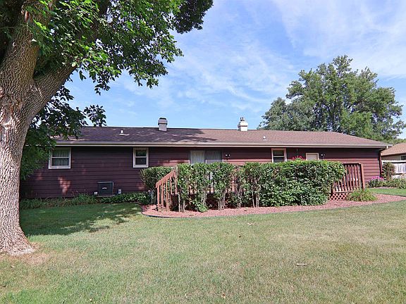 3rd image of 916 Blayden Dr