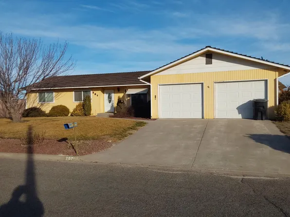 207 Jackson St, Grandview, WA 98930