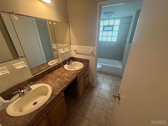 4th image of 2415 Castle Dr