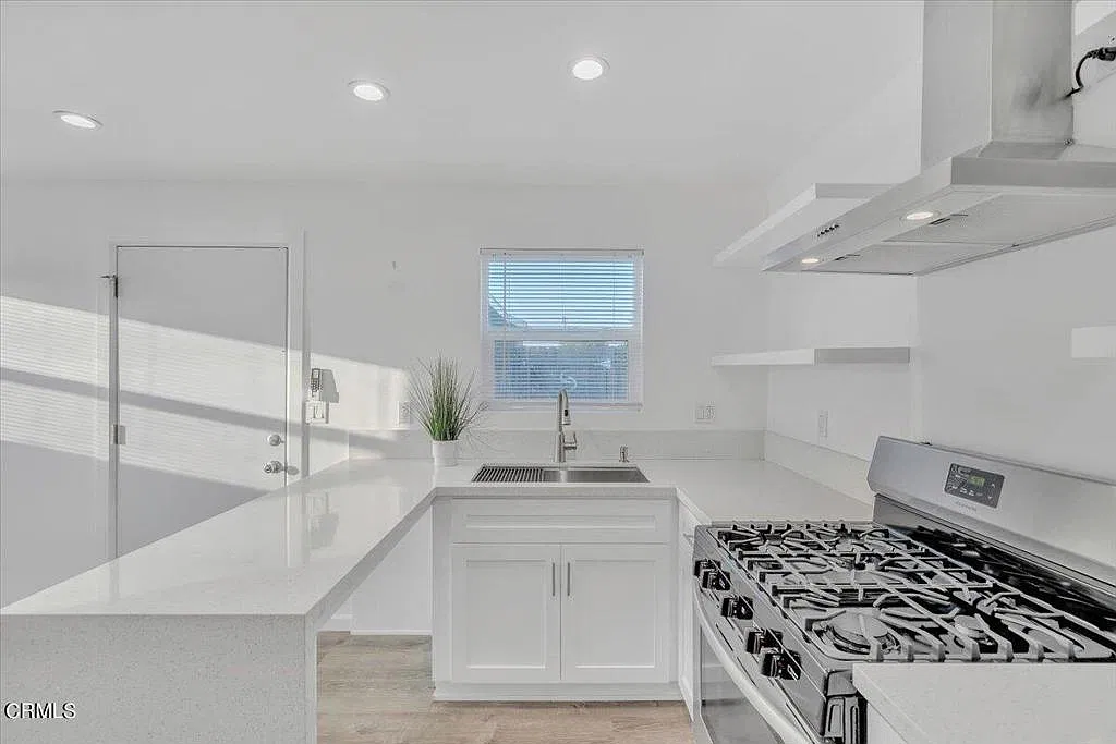 1 bed, 1.0 bath, 450 sqft, $1,950 — Photo 4