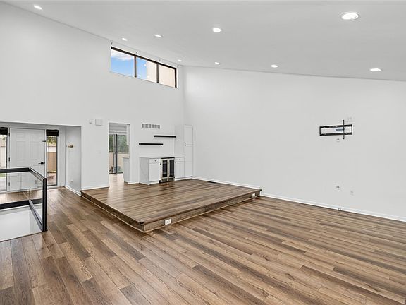4th image of 7432 Azalea Ct