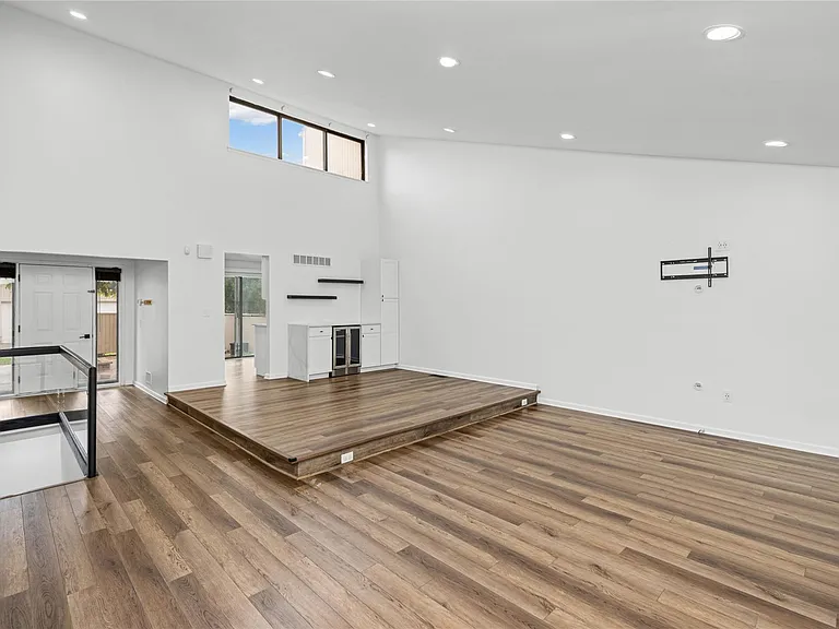 7432 Azalea Ct — Photo 4