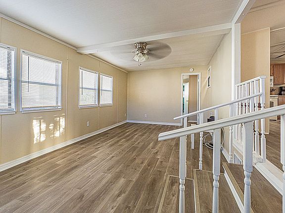5th image of 38 Oakwood Dr