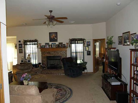 3rd image of 1516 S Tara Dr