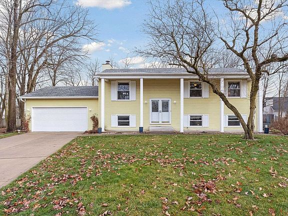 2nd image of 916 Shady Oaks Ct