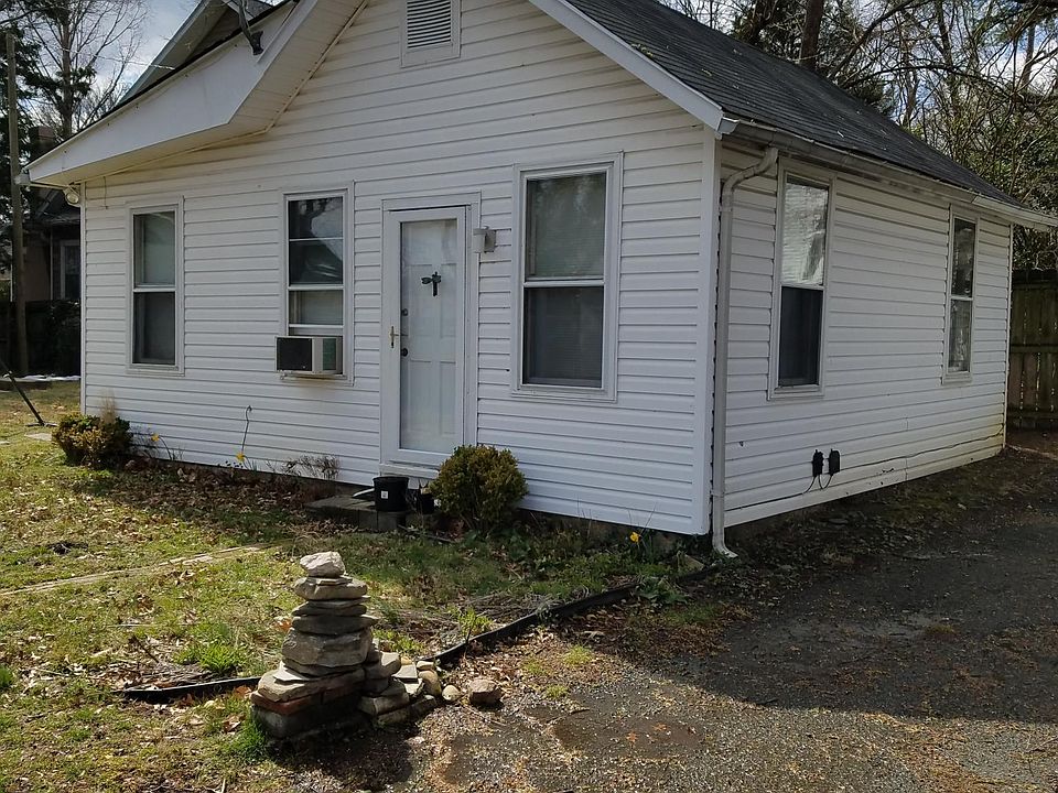 1st image of 2511 N Pershing Dr #C