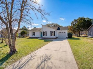 214 W Volant Street, Hubert, NC 28539