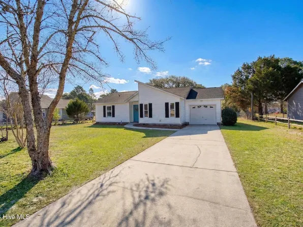 214 W Volant Street, Hubert, NC 28539